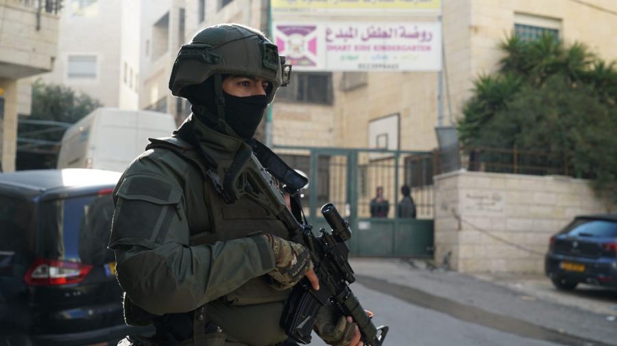 قوات كبيرة من حرس الحدود والشرطة اقتحمت مخيم شعفاط بالقدس